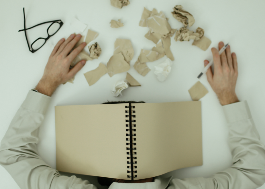Burnout-ul profesional: semne, cauze și soluții